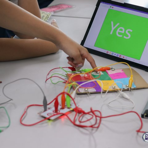 Student using Makey Makey with Scratch